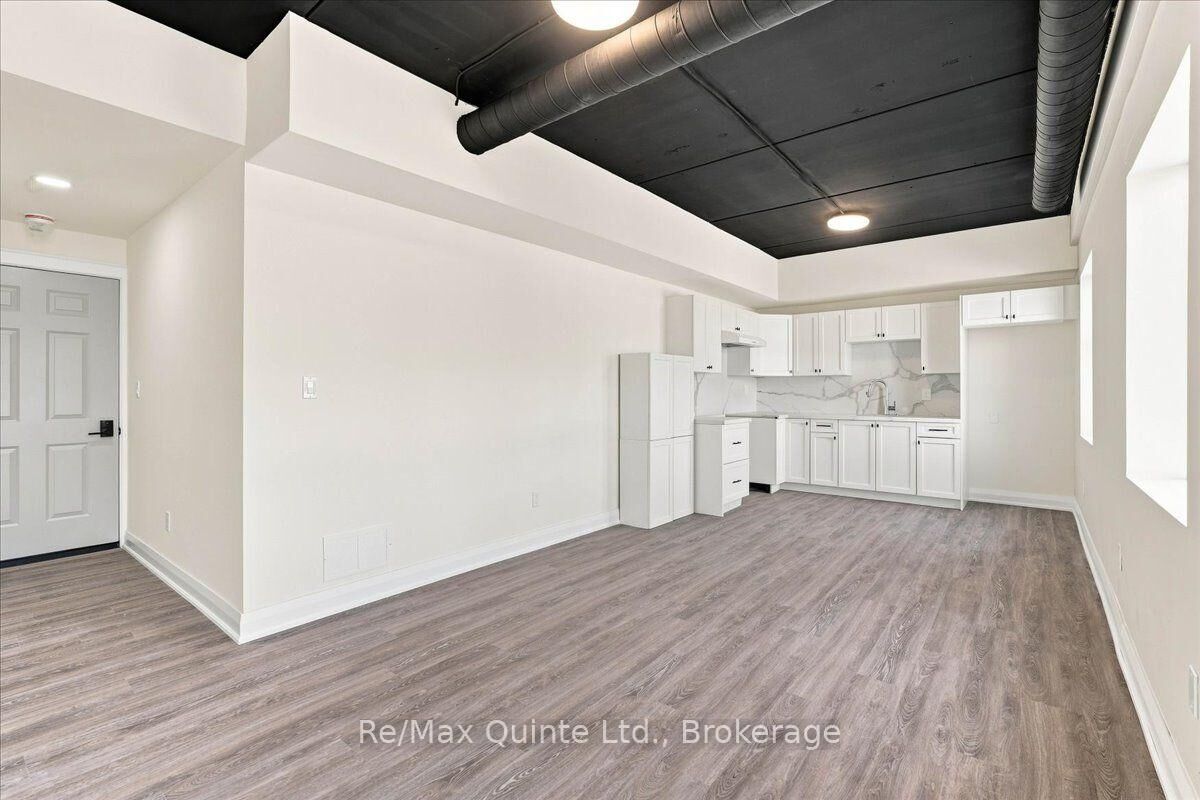 Property Photo:  445 Centre Street N C  ON K7R 3S4 