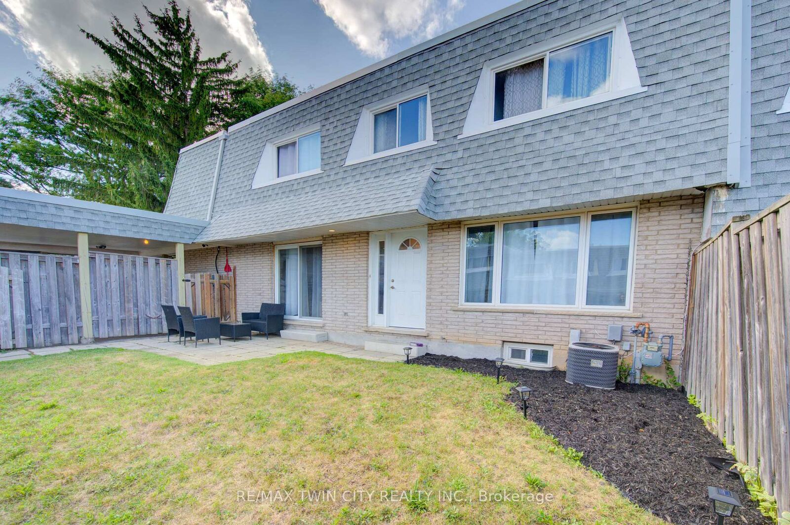 Property Photo: 14 Williamsburg Road 47 ON N2E 1W1