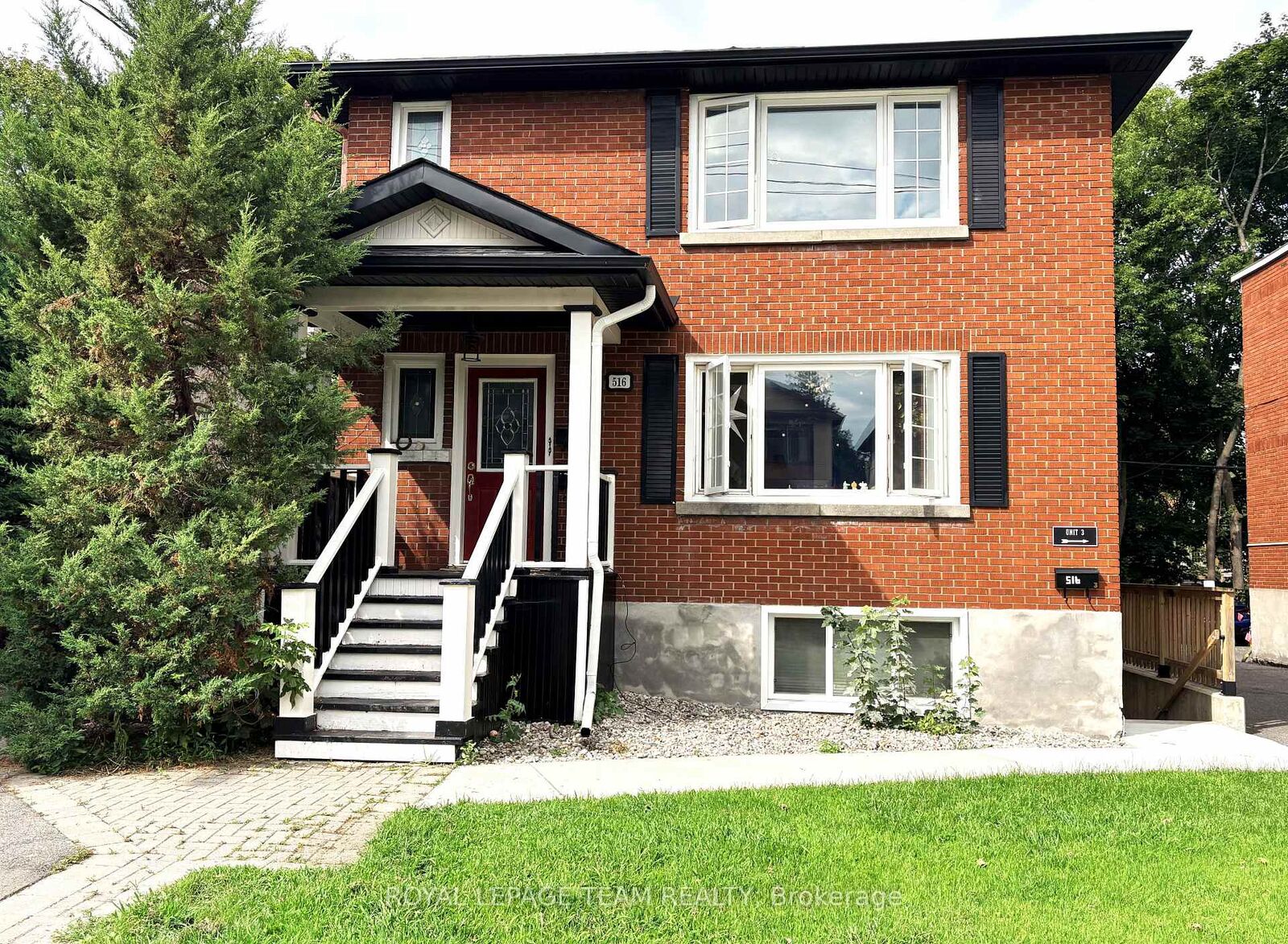 Property Photo:  516 Athlone Avenue 2  ON K1Z 5M8 
