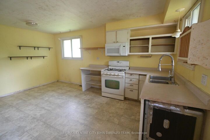 Property Photo:  83 Confederation Drive  ON N5P 3Y2 