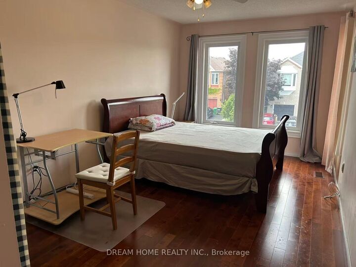 Property Photo: 2876 Westbury Court Bedroom 2 ON L5M 6B3