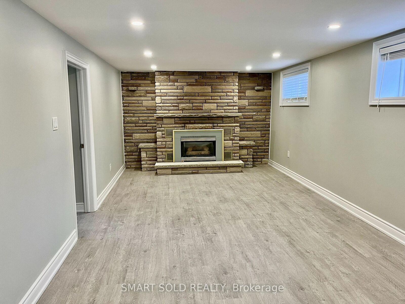 Property Photo:  52 Monkswood Crescent Lower  ON L3Y 2K1 