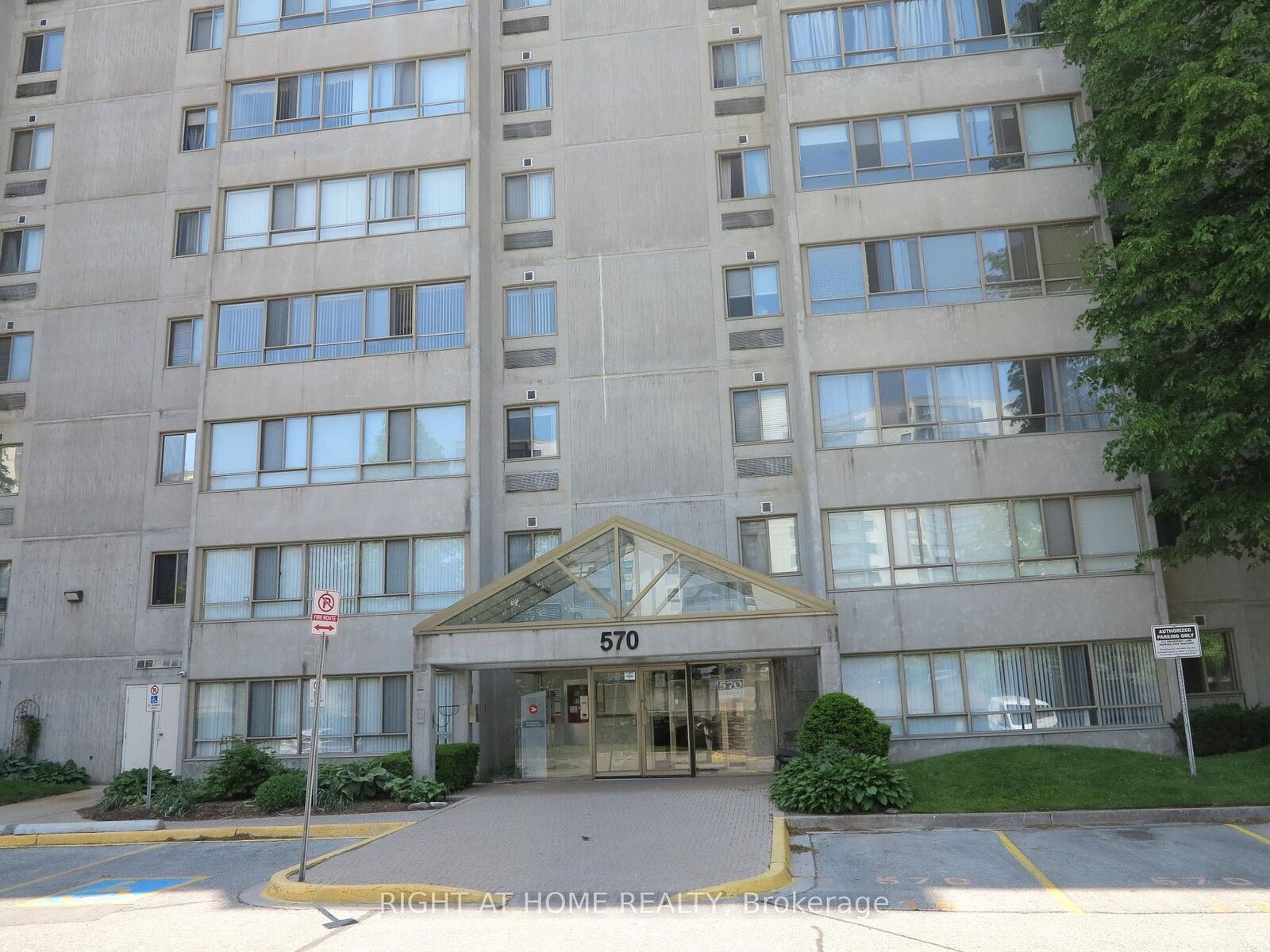 Property Photo:  570 Proudfoot Lane 1011  ON N6H 4Z1 