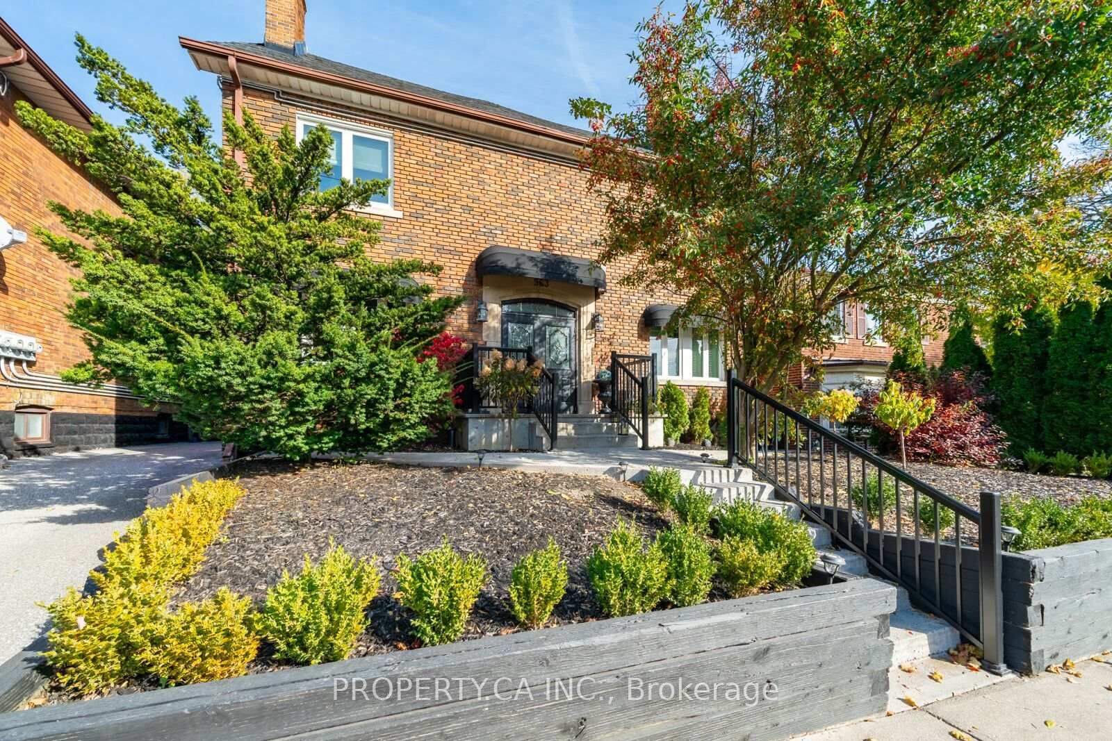 Property Photo:  963 Avenue Road 5  ON M5P 2K9 