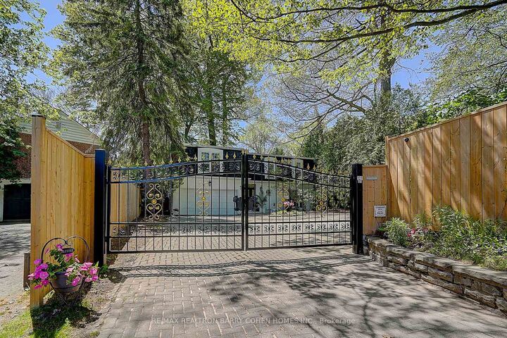 321 Lawrence Avenue E — photo 1