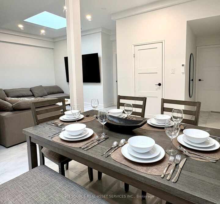 Property Photo:  754 Queen Street E 3  ON M4M 1H4 
