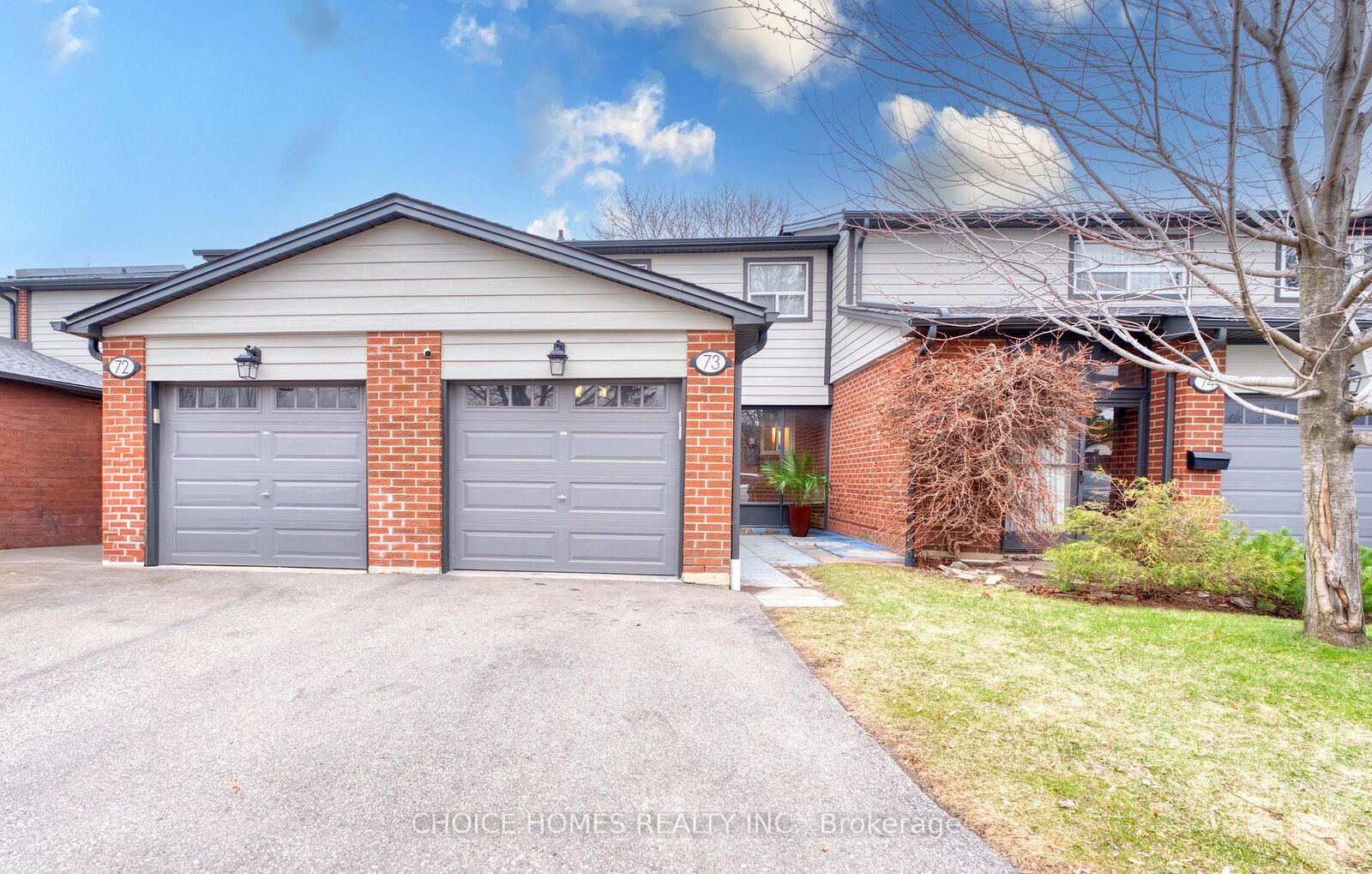 Property Photo: 525 Meadows Boulevard 73 ON L4Z 1H2