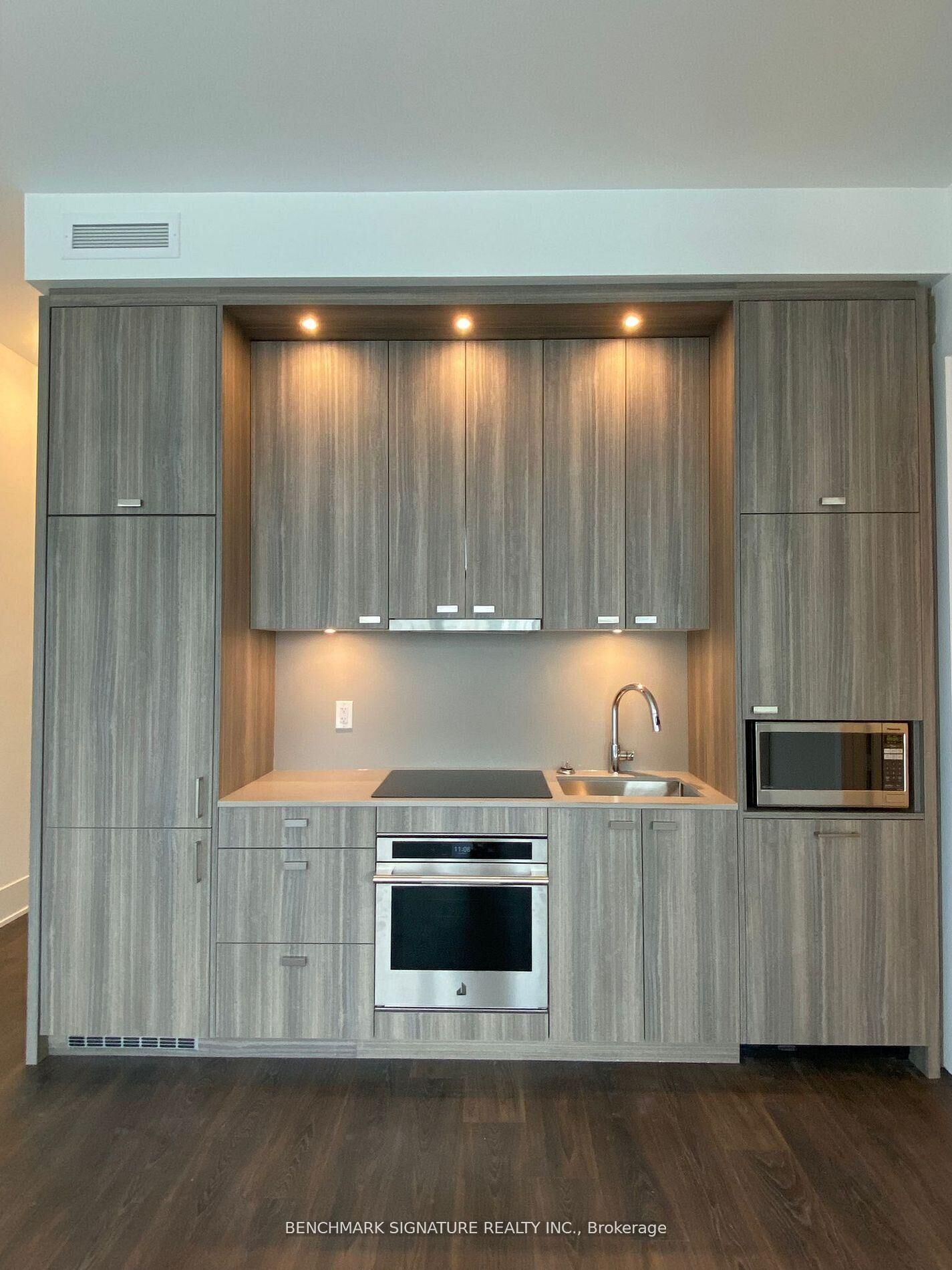 Property Photo:  470 Front Street W 3510  ON M5V 0V6 