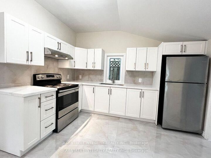 Property Photo:  29 Balson Boulevard  ON L4A 7X3 