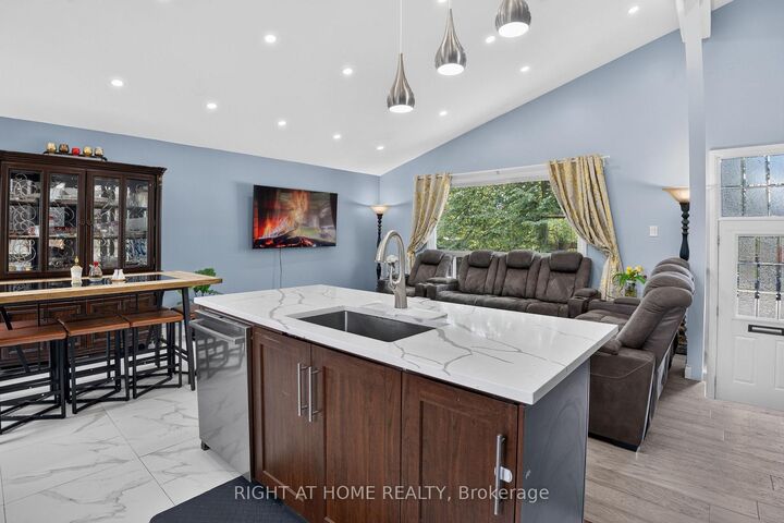 Property Photo: 1385 Chartrand Avenue ON K1E 1H9