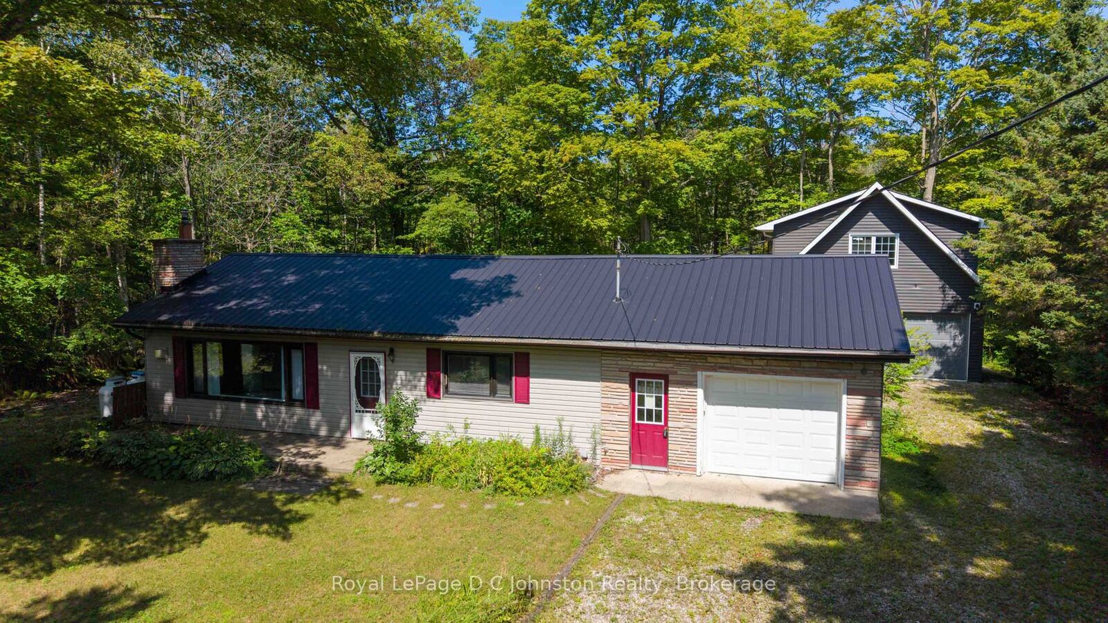Property Photo: 25 Avele Road ON N0H 2T0
