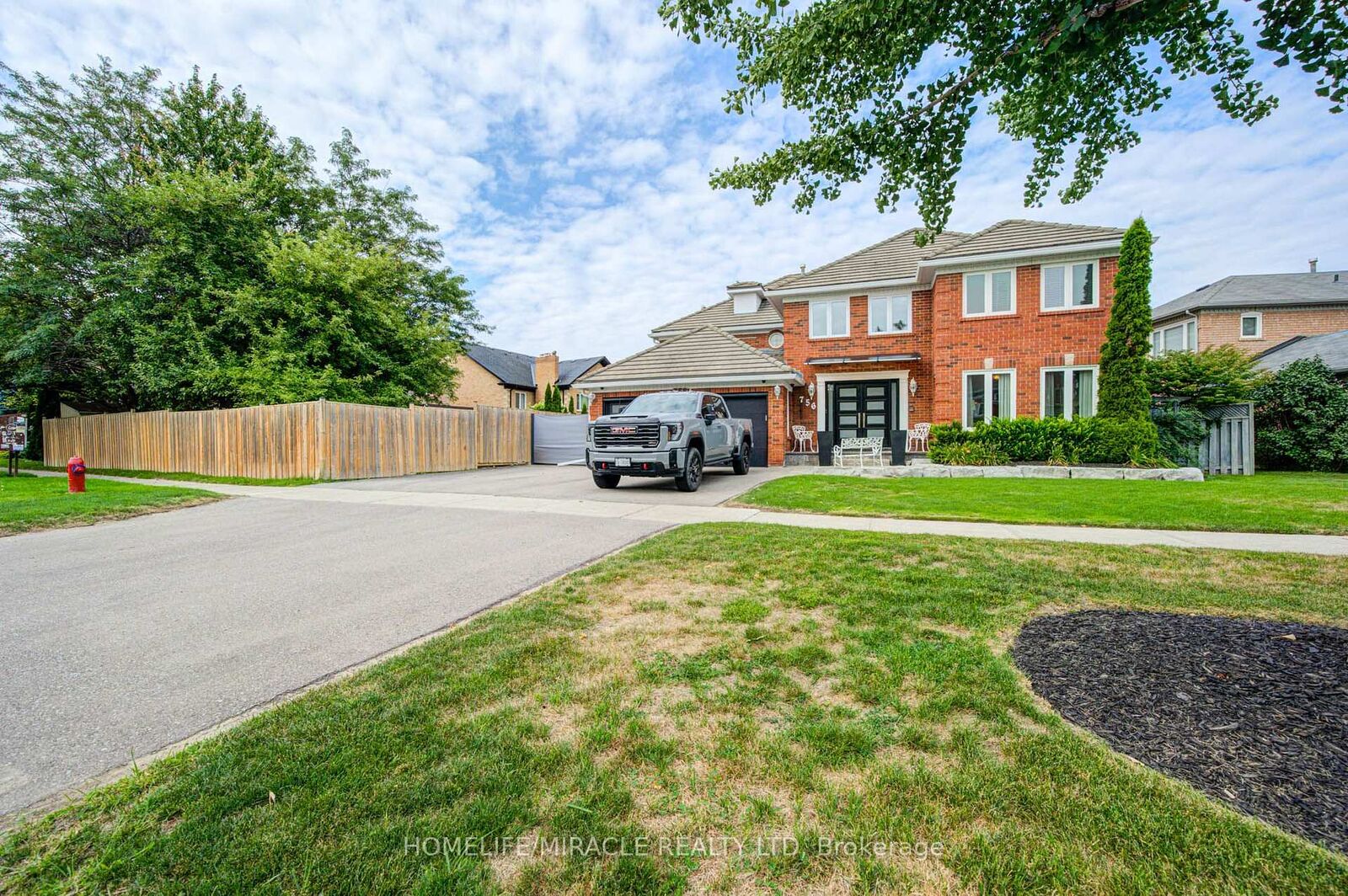 Property Photo: 756 Kingsmere Avenue ON L3X 1K6
