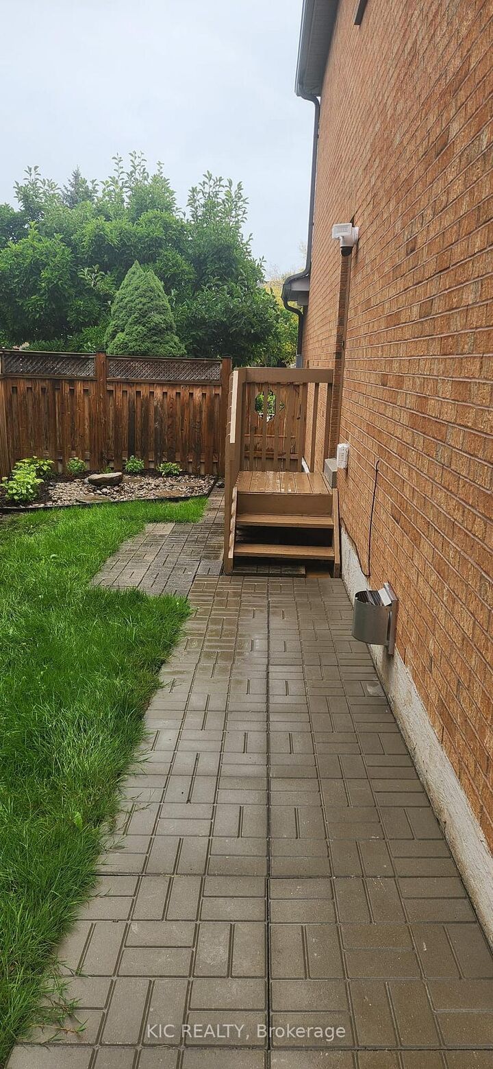Property Photo:  618 Ponting Place  ON L3X 1T4 