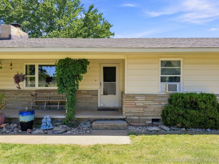 Property Photo:  9138 N 440  OK 74332 