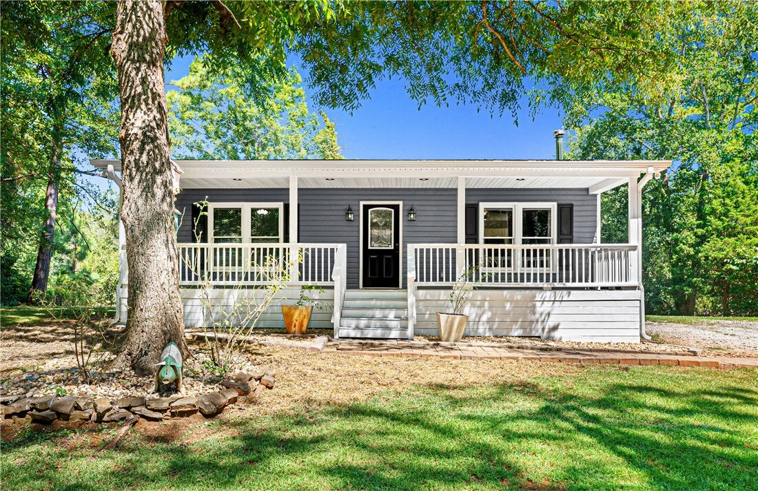 Property Photo: 415 Lillians Drive SC 29676
