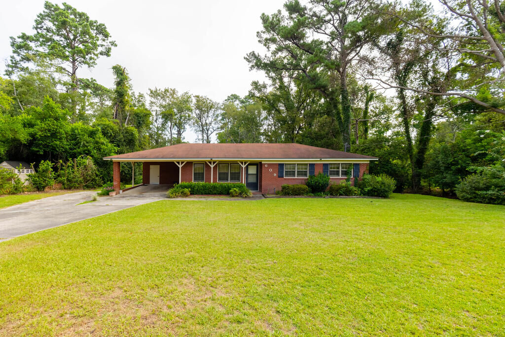 Property Photo: 609 Parker Mathis Drive GA 31601