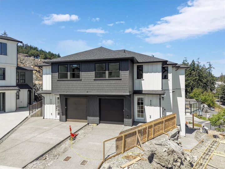 Property Photo: 828 Blackbird Pl BC V9B 6H4