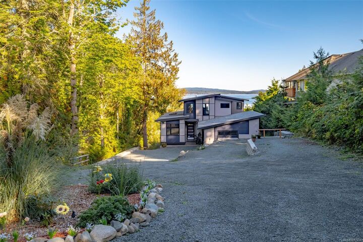 Property Photo: 10333 Chemainus Rd BC V0R 1K2