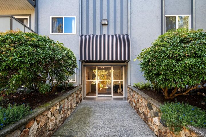 Property Photo: 305 Michigan St #307 BC V8V 1R6