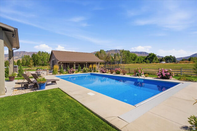Property Photo:  560 S 8600 E  UT 84317 