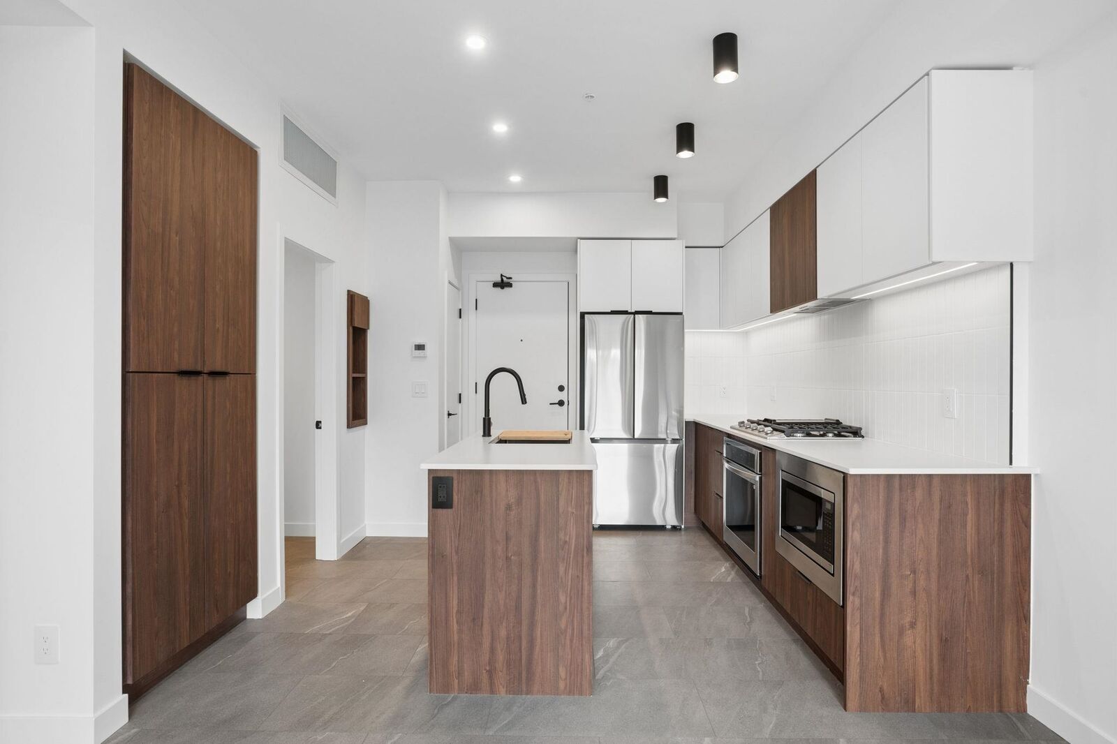 Property Photo: 623 Kemsley Avenue 612 BC V3J 0L8