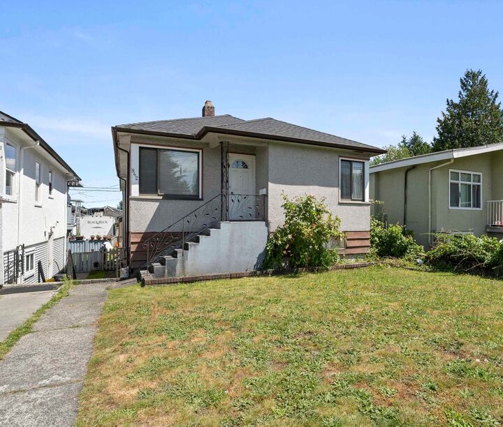 942 Nanaimo Street — photo 1