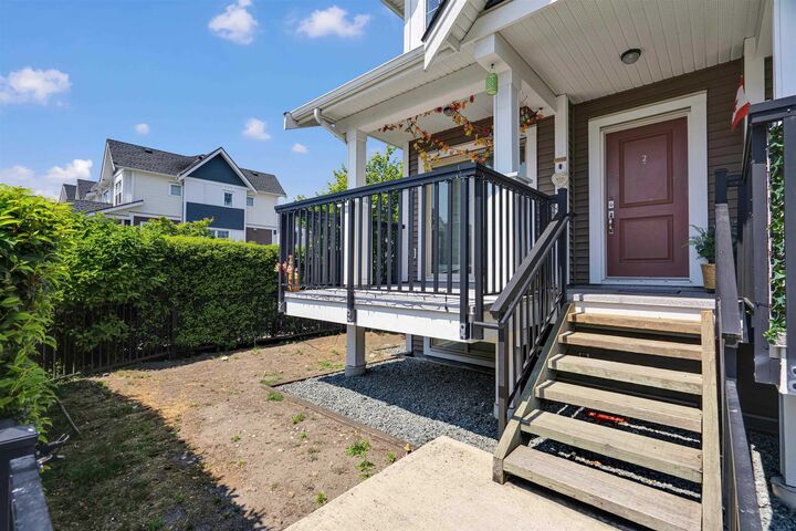 Property Photo:  32633 Simon Avenue 2  BC V2T 0G9 