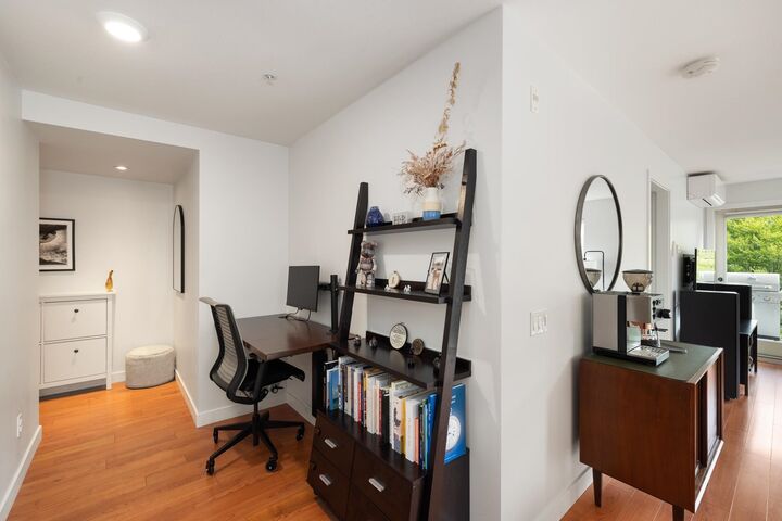 Property Photo: 221 E 3rd Street 316 BC V7L 0C1