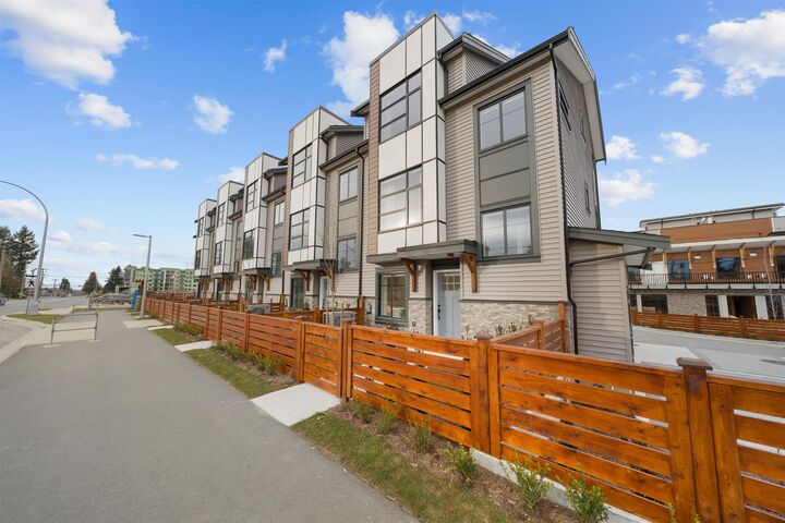 Property Photo: 32929 Cherry Avenue 7 BC V2V 0M3