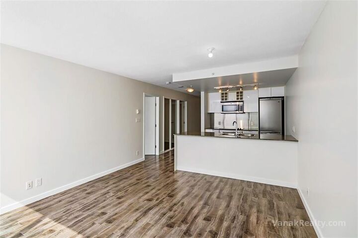 Property Photo: 233 Robson Street 2105 BC V6B 0E8