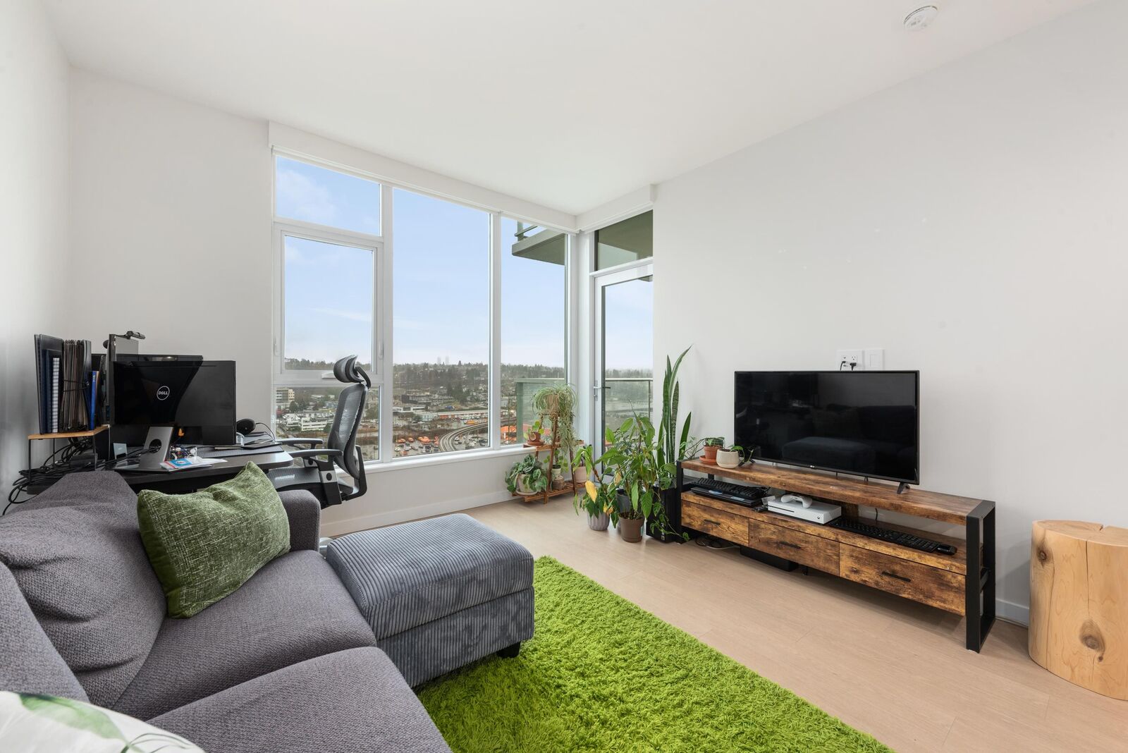 Property Photo:  2186 Gilmore Avenue 1301  BC V5C 0N7 