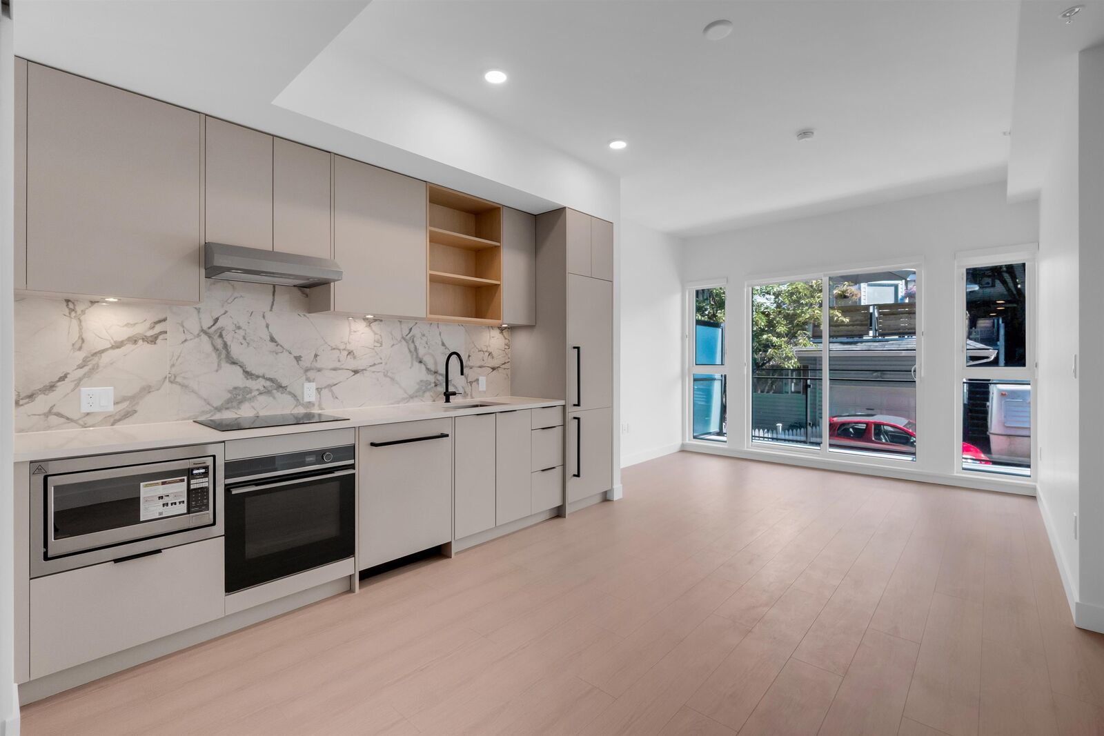 Property Photo: 422 E 3rd Street 2xx BC V7L 0K1