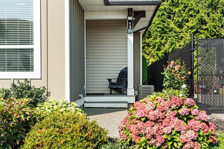 Property Photo: 46213 Hak'Weles Road 2 BC V2C 0C6
