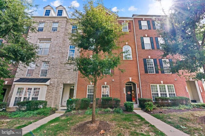 Property Photo: 2224 Margraf Circle VA 22191