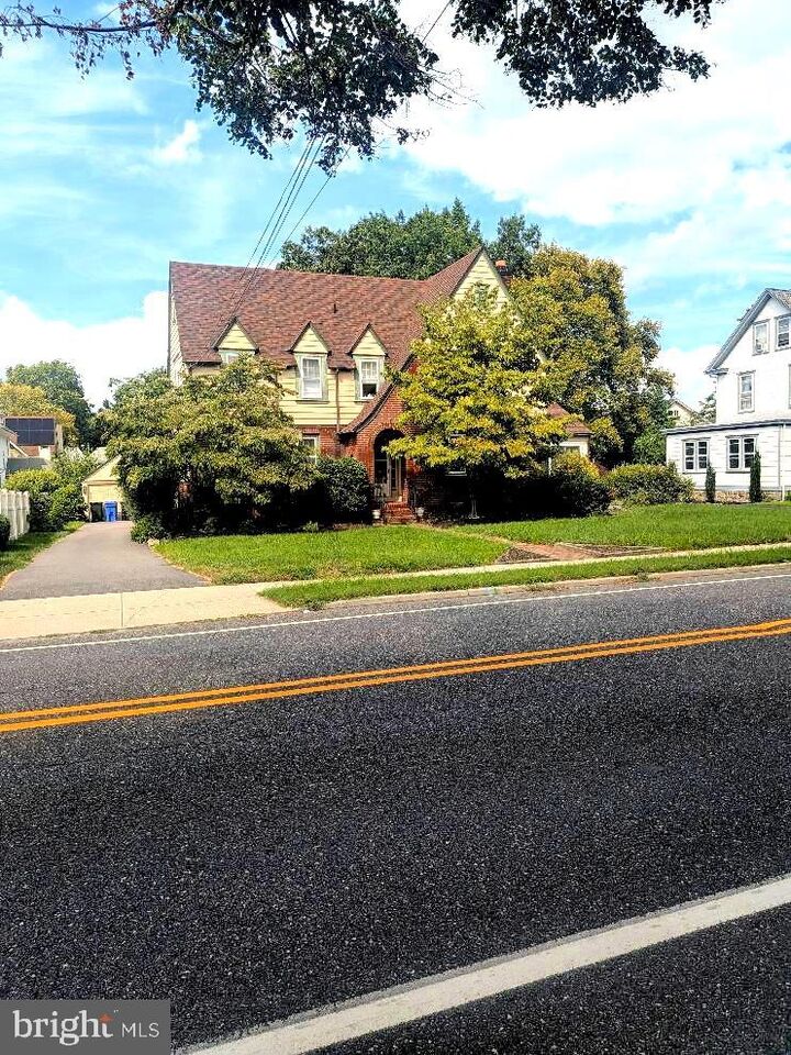 Property Photo:  250 Delaware Street  NJ 08096 