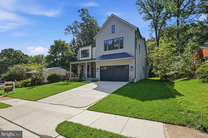 Property Photo:  107 Yeonas Drive SE  VA 22180 