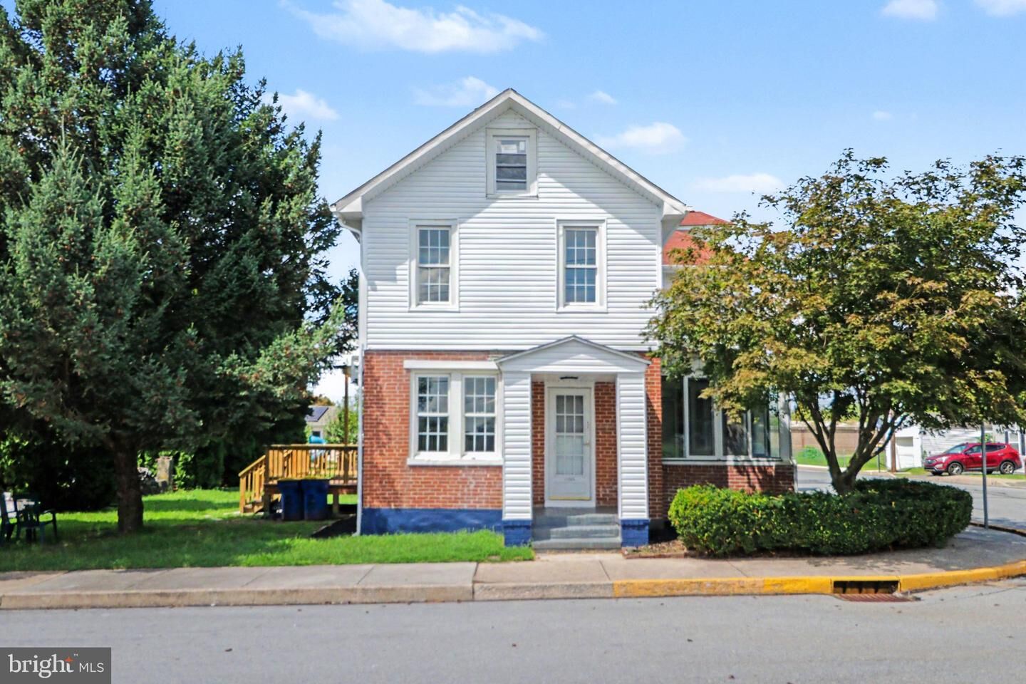 Property Photo:  400 Lincoln Street  PA 17057 