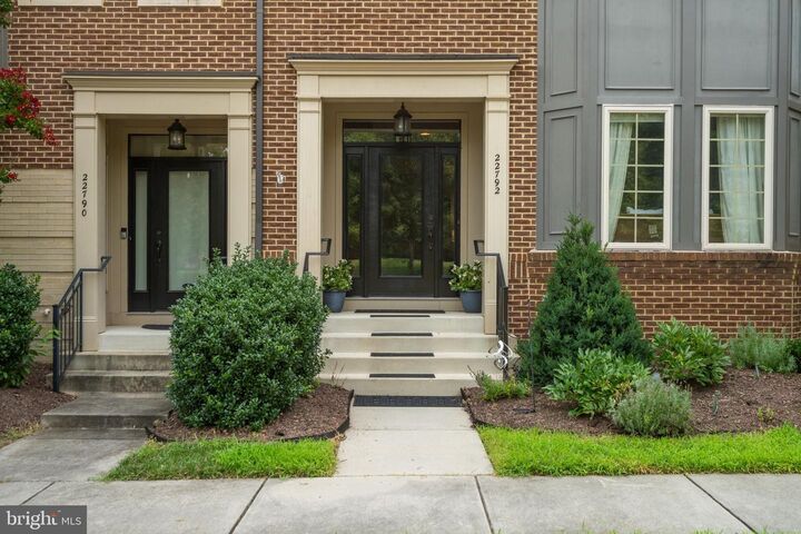 Property Photo:  22792 Sagamore Square  VA 20148 