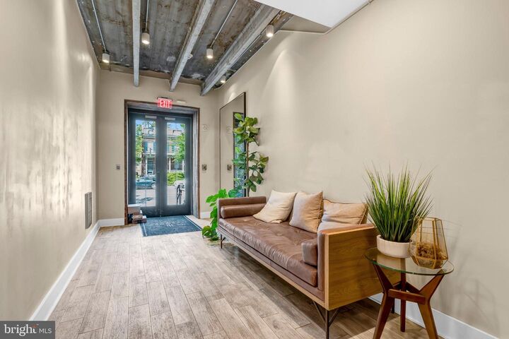 Property Photo:  515 N Washington Street 203  VA 22314 