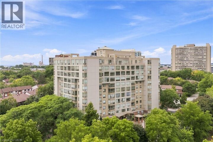 Property Photo:  1110 Walden Circle 312  ON L5J 4R3 
