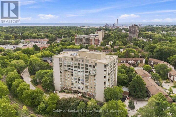 Property Photo:  1110 Walden Circle 312  ON L5J 4R3 