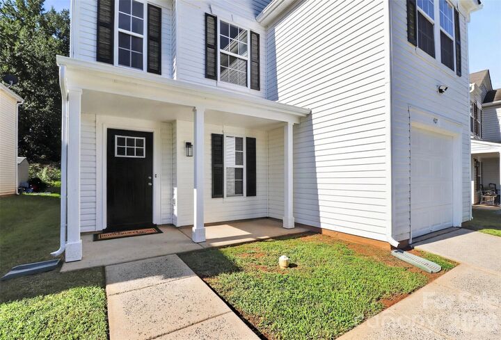Property Photo: 407 Presidents Court 174 NC 28217