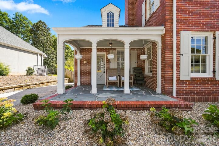 Property Photo: 525 2nd Avenue NW NC 28601