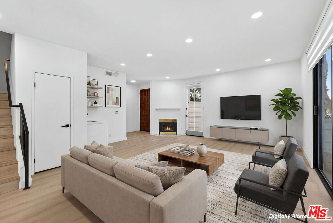 Property Photo: 1754 11th St, Unit 101 CA 90404