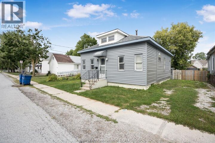 Property Photo:  320 Lafontaine Street  ON N8A 4H9 