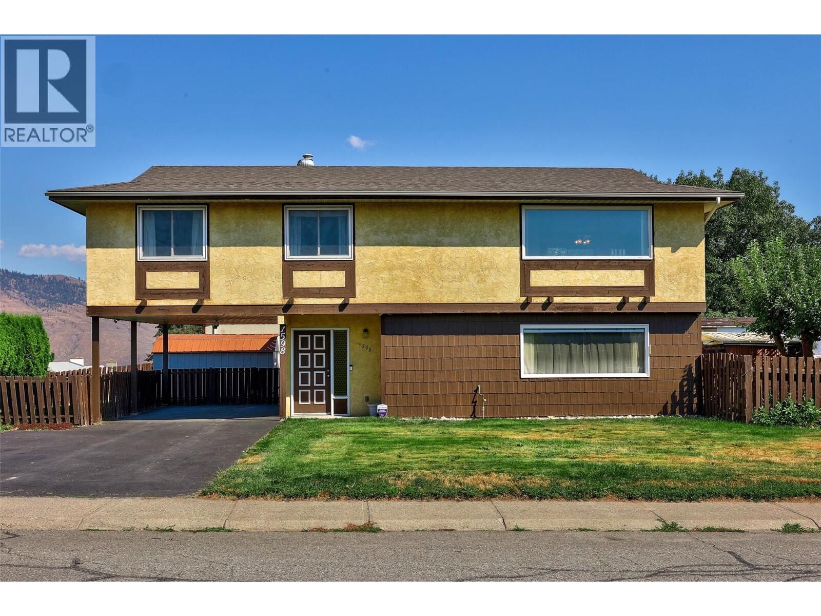 Property Photo:  1598 Southview Terrace  BC V2B 7R5 