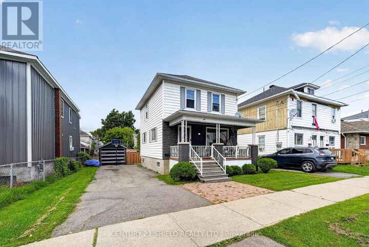 Property Photo:  712 First Street East  ON K6H 1M4 