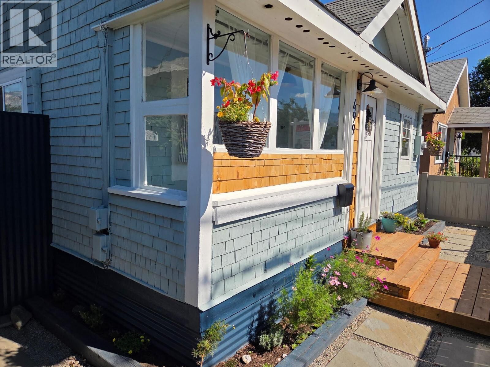 Property Photo:  499 Westminster Avenue West  BC V2A 1K4 