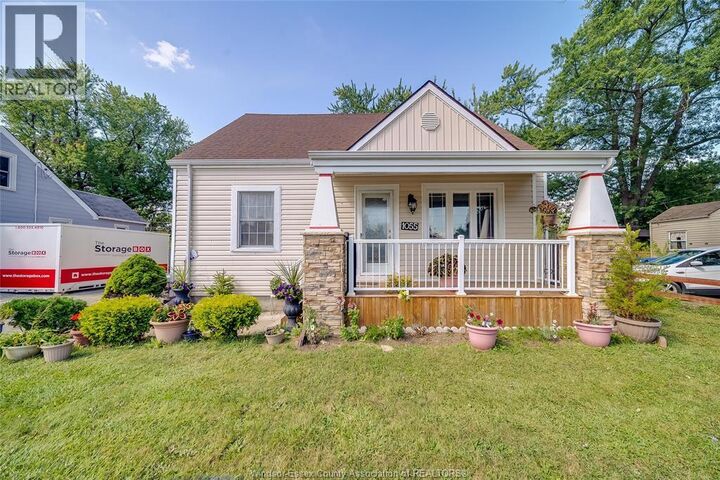 Property Photo:  1055 Jefferson Boulevard  ON N8S 2R2 