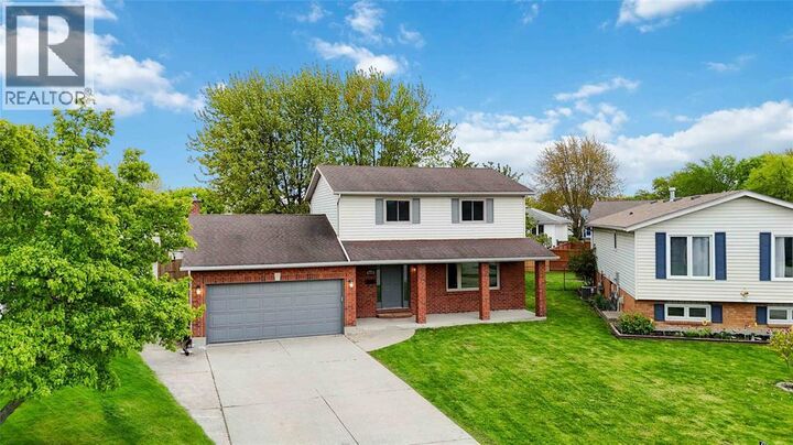 1516 Henley Crescent — photo 1